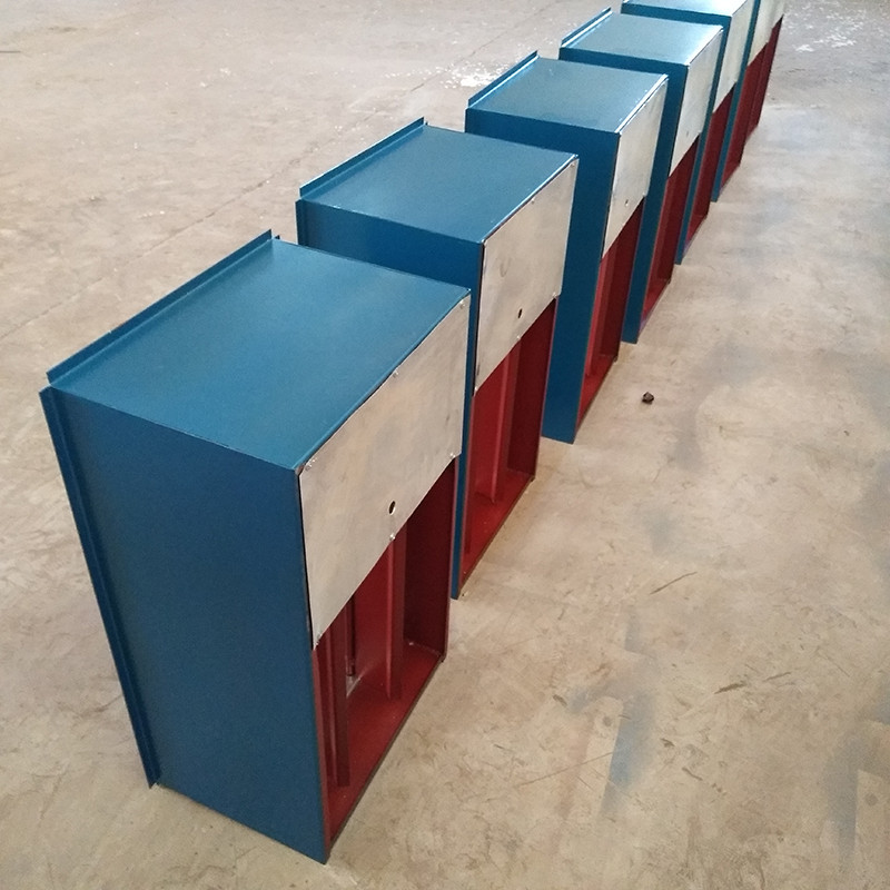 排煙防火閥適用于有防煙防火要求的通風(fēng)空調(diào)體系的風(fēng)管上，十分適用于設(shè)有鹵代烷氣體主動(dòng)救活設(shè)備的重要建筑物